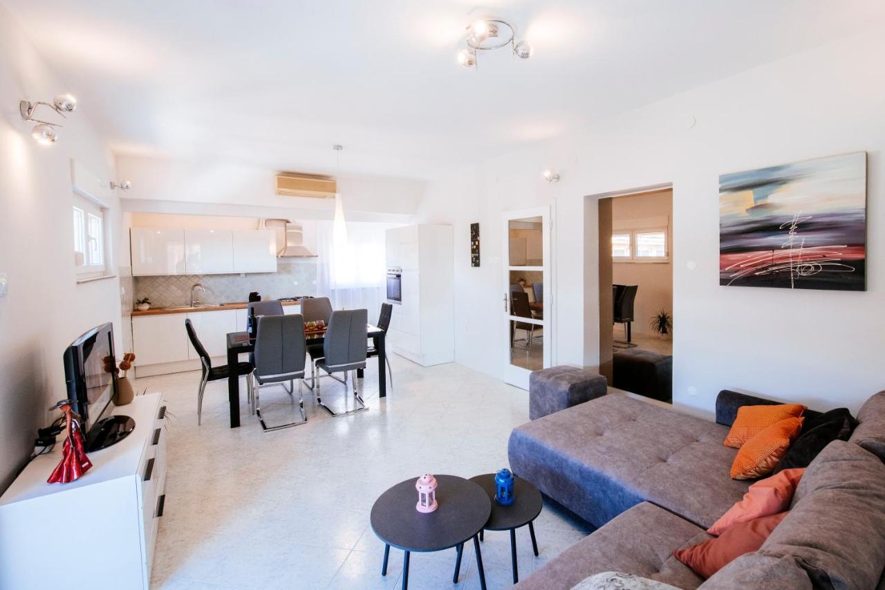 Bayshore Apartment ซาดาร์ ภายนอก รูปภาพ