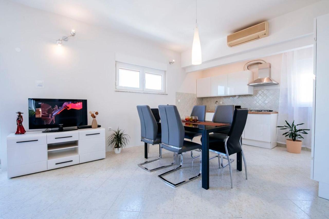 Bayshore Apartment ซาดาร์ ภายนอก รูปภาพ